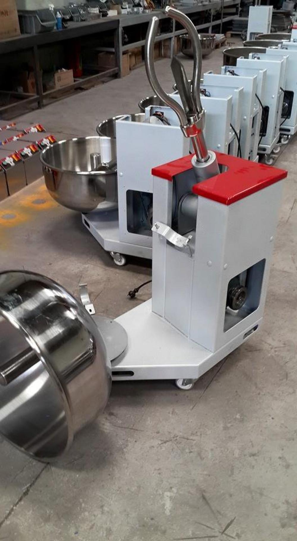 35 Kg un 50 kg Hamur Karma Makinesi Yatık Kazan Devirmeli Tekerlekli