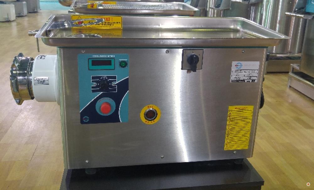 32 lik Sanayi Tipi Sfero Döküm 220v Soğutuculu Kıyma Makinesi