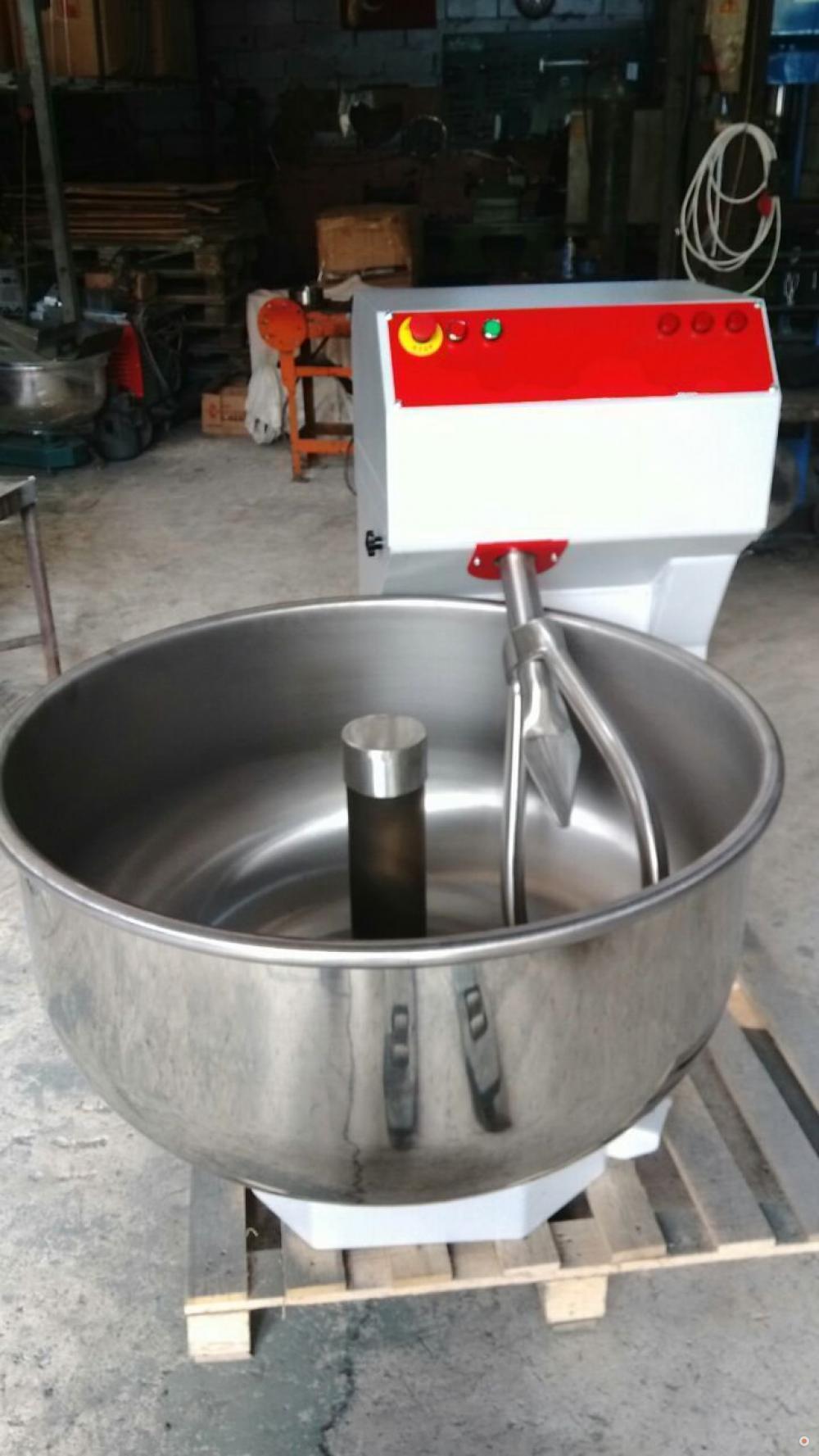 50 Kg Un 75 Kg Hamur Defransiyelli Hamur Yoğurma Makinası Sanayi tipi