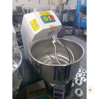 15 Kg Kambur Tip Hamur Yoğurma Makinesi Çatallı 15-20 kg Kazan Çapı 43 cm